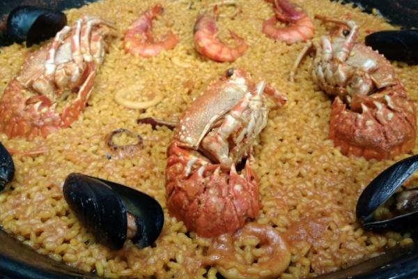 Paella de langosta